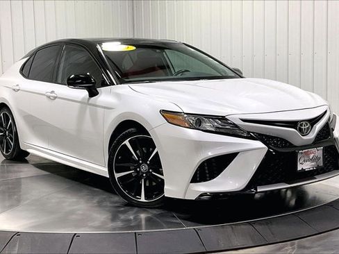 Used 2019 Toyota Camry XSE image 3