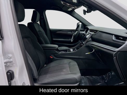 New 2025 Jeep Grand Cherokee Laredo w/ Luxury Tech Group I image 14