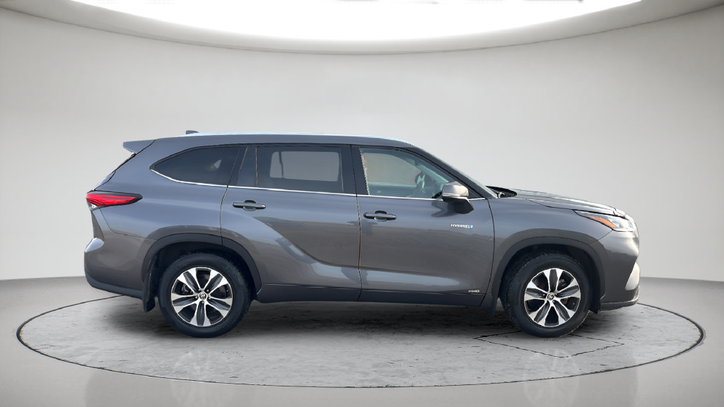 Certified 2020 Toyota Highlander XLE AWD/4WD image 17