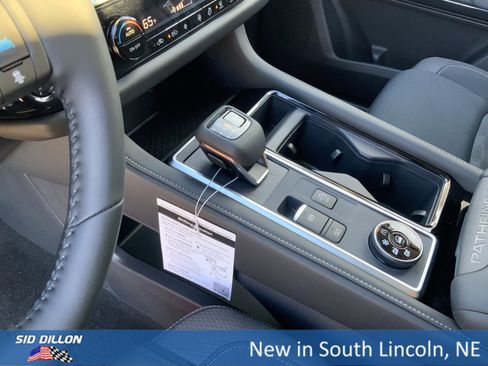 New 2026 Nissan Pathfinder SV image 8