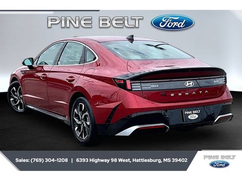 Used 2025 Hyundai Sonata SEL FWD image 2