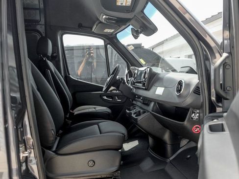 Used 2025 Mercedes-Benz Sprinter 3500 image 22