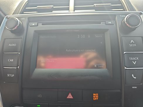 Used 2015 Toyota Camry SE FWD image 21