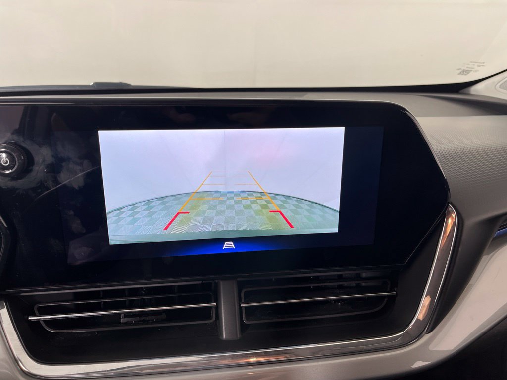 Used 2025 Chevrolet Trax LT FWD image 3
