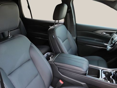 Used 2026 Chevrolet Traverse LT w/ Driver Confidence Package FWD image 21
