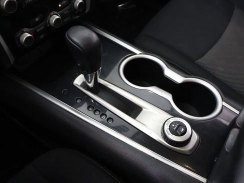 Used 2019 Nissan Pathfinder SV image 52