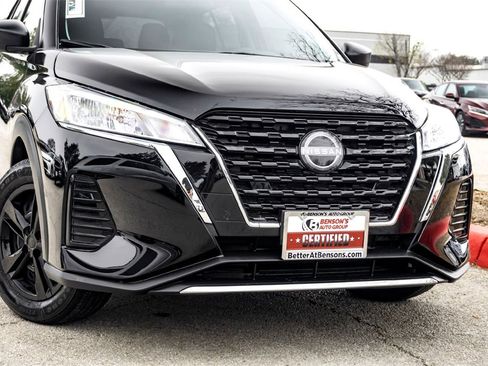 Used 2025 Nissan Kicks Play S image 3