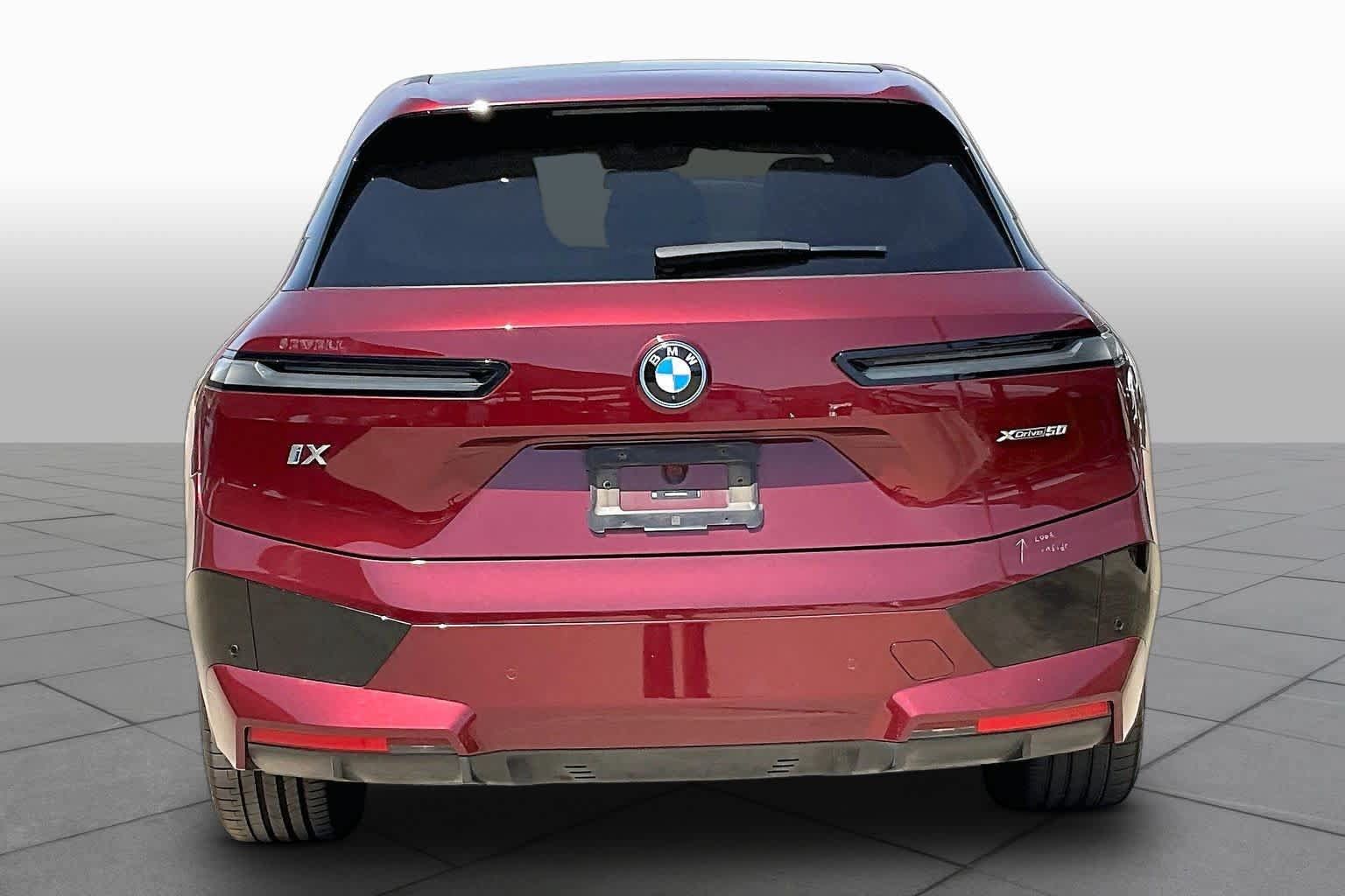 Used 2024 BMW iX xDrive50 w/ Premium Package AWD/4WD image 4