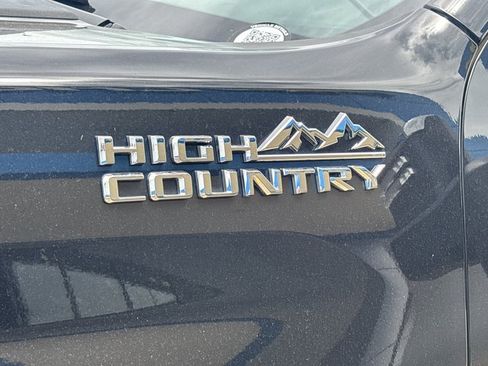 Used 2022 Chevrolet Silverado 2500 High Country w/ Technology Package AWD/4WD image 17