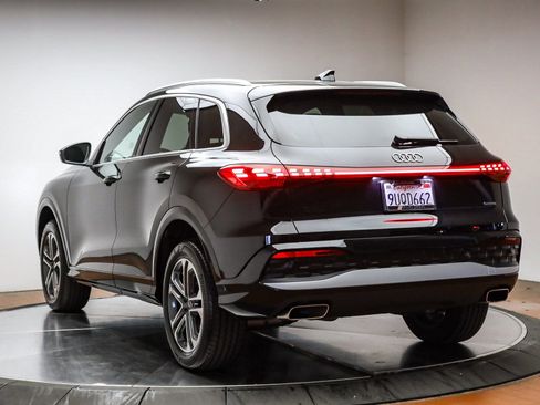 Certified 2025 Audi Q5 Premium w/ Convenience Package image 9