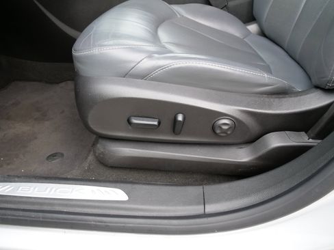 Used 2019 Buick Envision Essence image 17