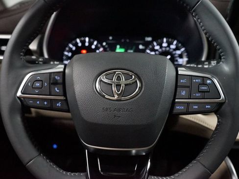 Certified 2021 Toyota Highlander XLE FWD image 12