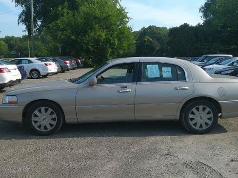 Used 2004 Lincoln Town Car Ultimate RWD image 5