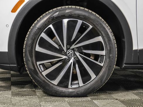 Used 2023 Volkswagen ID.4 Pro S Plus image 22