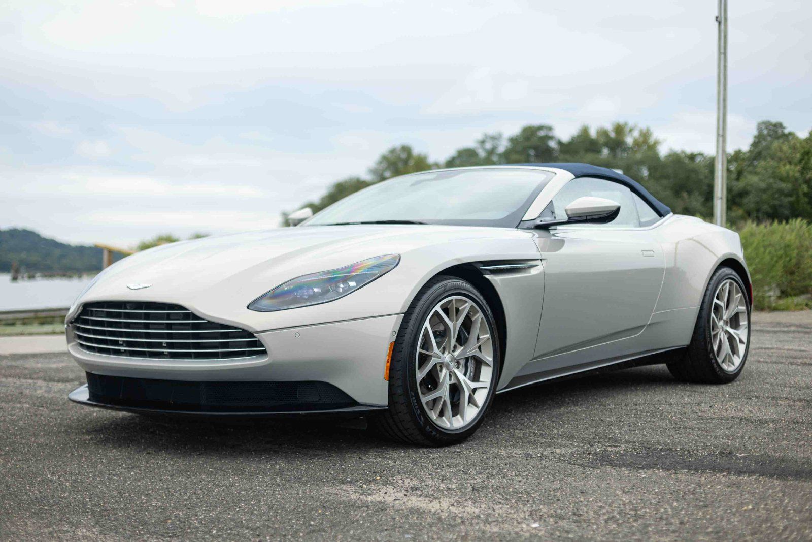 Used 2019 Aston Martin DB11 Volante RWD image 41