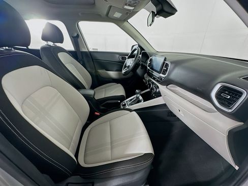 Used 2025 Hyundai Venue SEL FWD image 30