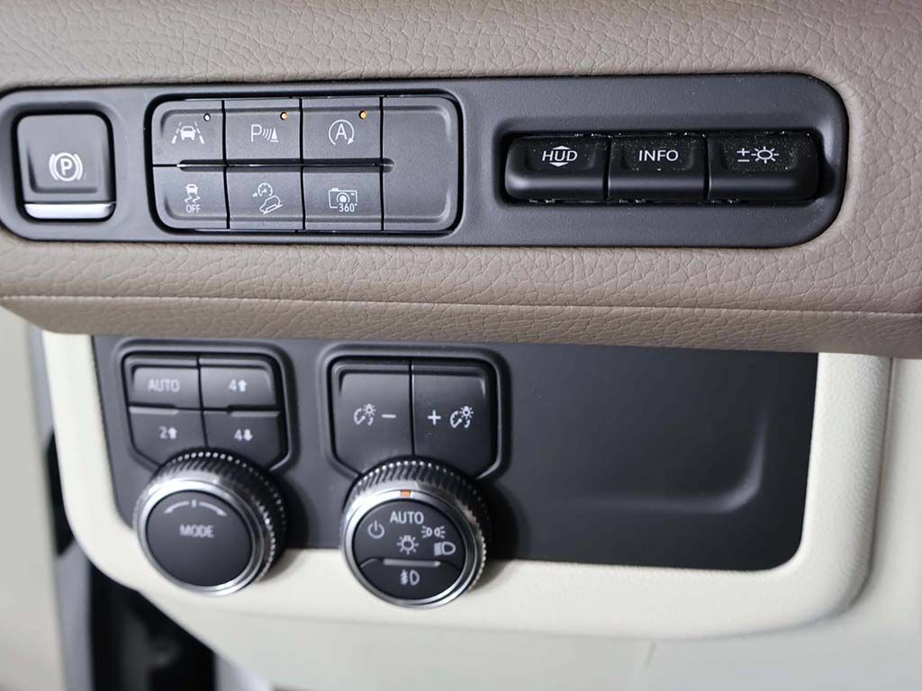 Used 2024 GMC Yukon Denali AWD/4WD image 47