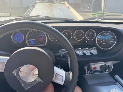 Used 2005 Ford GT RWD image 5