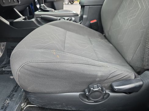 Used 2017 Toyota Tacoma TRD Off-Road w/ Tow Package image 30