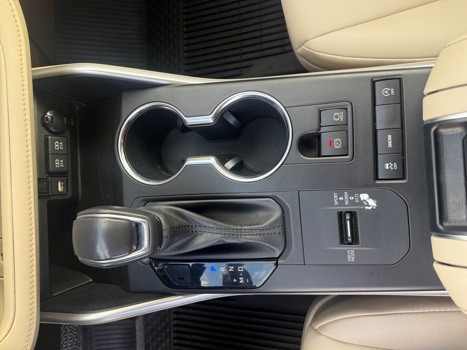 Used 2021 Toyota Highlander XLE FWD image 15