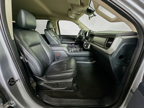 Used 2024 Ford Expedition XLT image 34