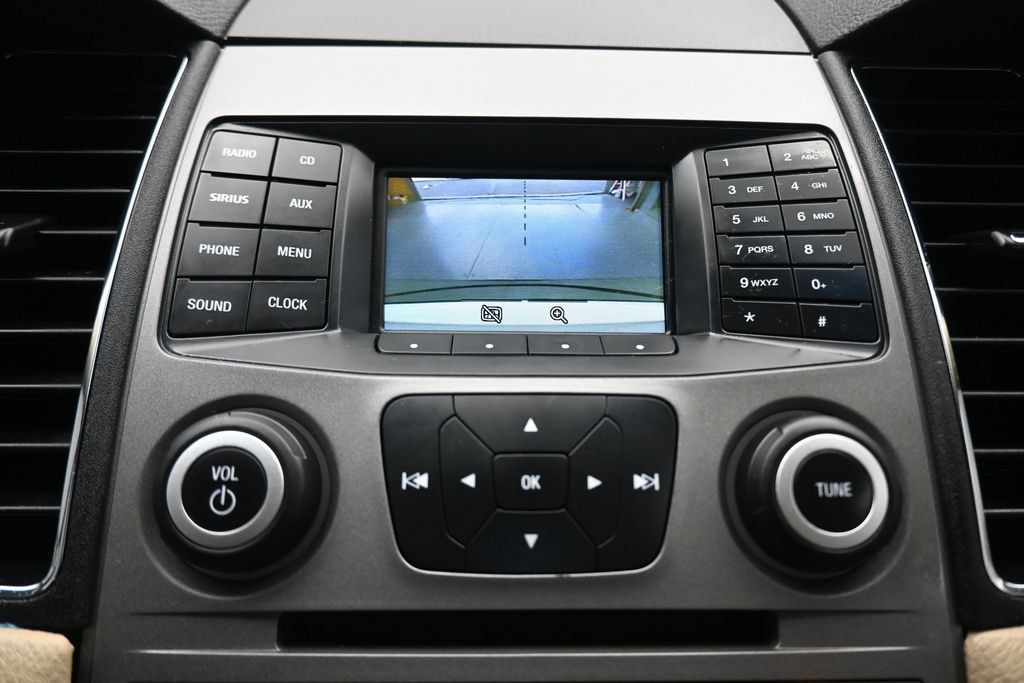 Used 2018 Ford Taurus SEL FWD image 19