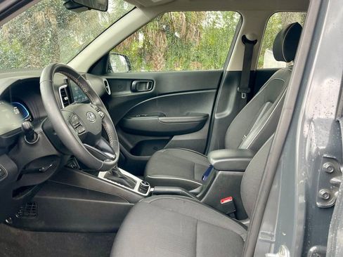 Used 2026 Hyundai Venue SEL FWD image 2