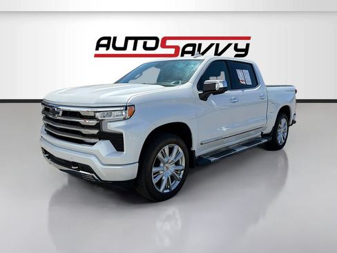 Used 2024 Chevrolet Silverado 1500 High Country w/ High Country Premium Package AWD/4WD image 3