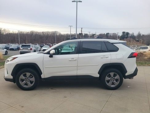 Used 2022 Toyota RAV4 XLE image 4