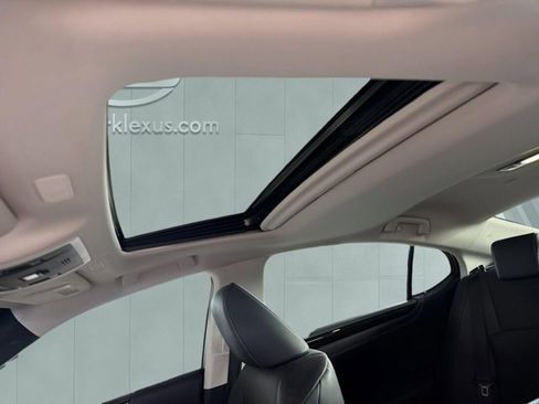 Used 2019 Lexus ES 300h w/ Premium Package FWD image 22
