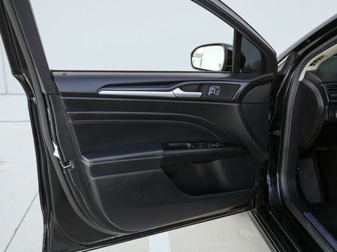 Used 2018 Ford Fusion Titanium image 13