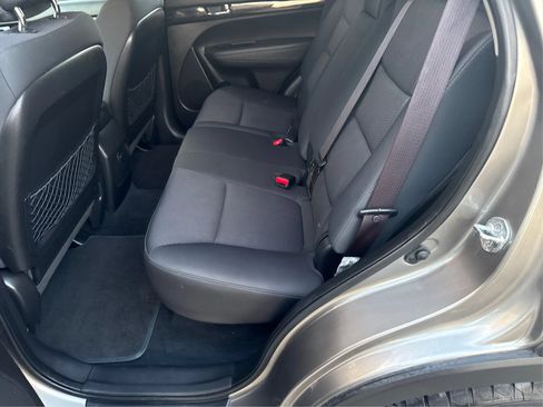 Used 2011 Kia Sorento 2WD w/ Convenience Pkg image 11