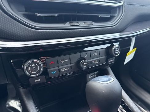 New 2026 Jeep Compass Latitude image 26