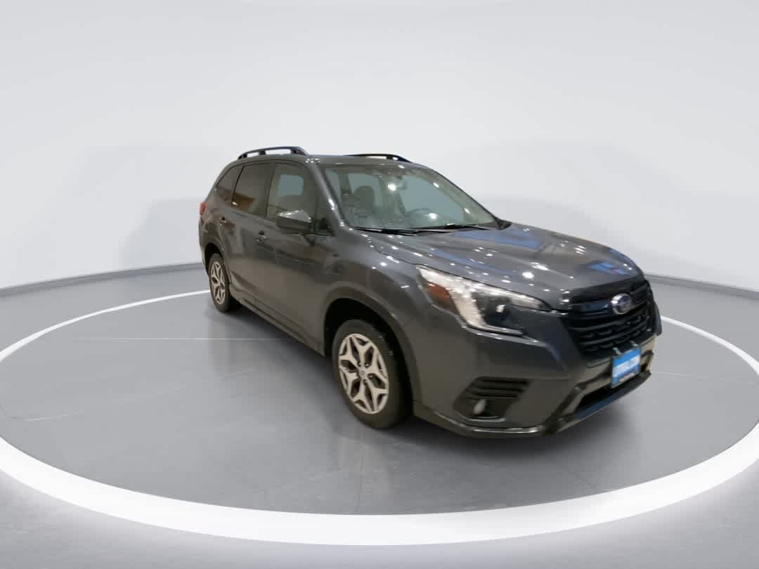 Used 2022 Subaru Forester Premium AWD/4WD image 2