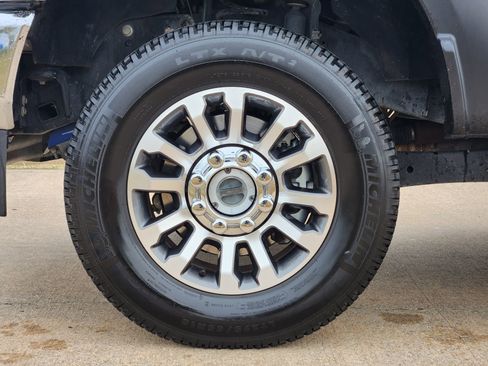 Used 2022 Ford F250 Lariat w/ Lariat Value Package image 14