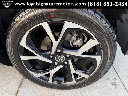 Used 2019 Toyota C-HR XLE image 30