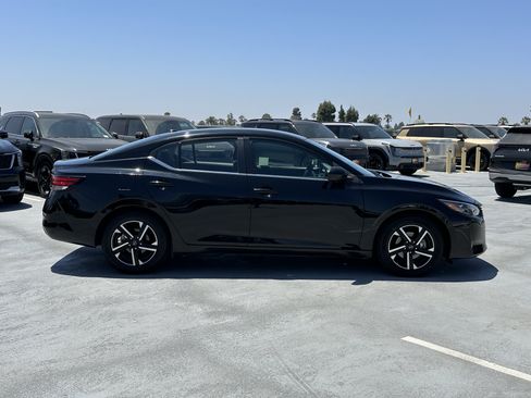 Used 2024 Nissan Sentra SV FWD image 9
