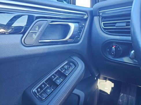 Used 2024 Porsche Macan image 30