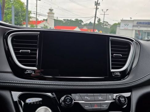 New 2027 Chrysler Pacifica Select FWD image 19