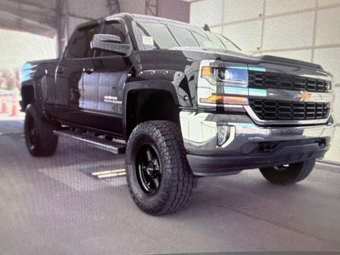 Used 2017 Chevrolet Silverado 1500 LT w/ True North Edition AWD/4WD image 11