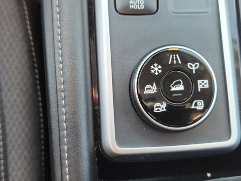 Used 2024 Nissan Pathfinder SV AWD/4WD image 35