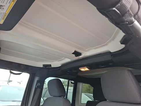 Used 2018 Jeep Wrangler Unlimited Sport image 12