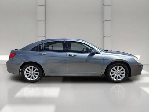 Used 2010 Chrysler Sebring Limited FWD image 6