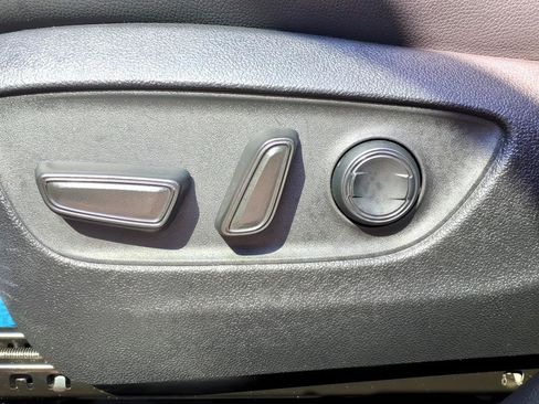 Used 2022 Toyota Highlander XLE FWD image 15