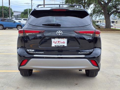 New 2026 Toyota Highlander Platinum AWD/4WD image 6