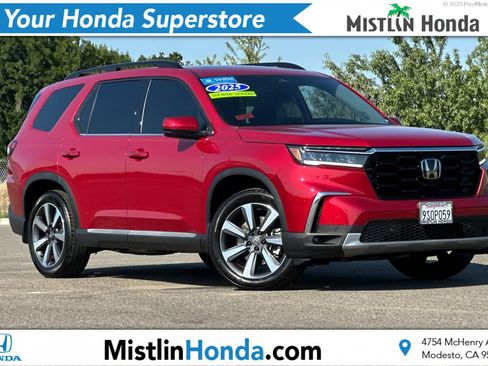 Certified 2025 Honda Pilot Touring image 1