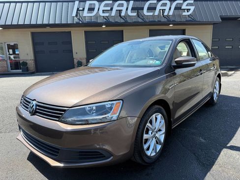 Used 2011 Volkswagen Jetta SE image 1