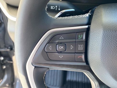 Used 2023 Jeep Grand Cherokee Altitude AWD/4WD image 17