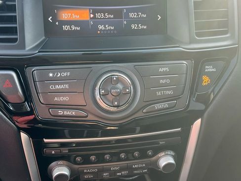 Used 2017 Nissan Pathfinder SV image 17