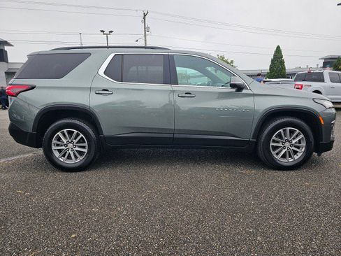 Used 2023 Chevrolet Traverse LT FWD image 2
